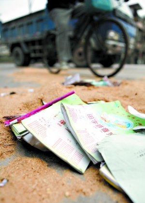 斑马线无红绿灯 搅拌车碾死学童