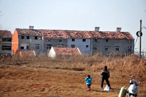 京珠高速载黑火药车爆炸 路面被震裂(组图)
