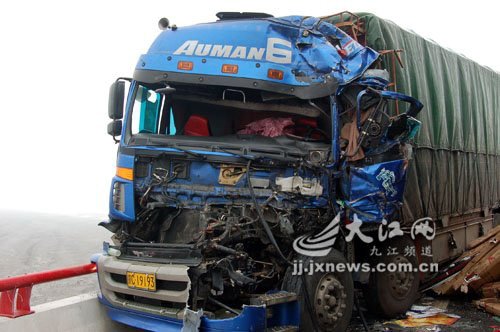 高速重大事故：12起事故50余辆车追尾 汽车之家