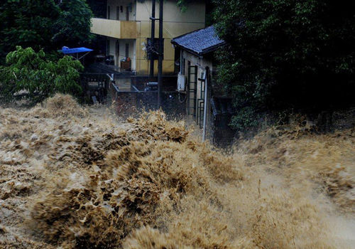 西芹镇山洪暴发