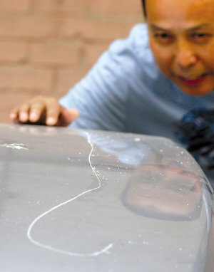 避免车辆被划伤 开车停车投保有窍门